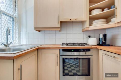 2 bedroom flat to rent, Hackford Road, Oval, London, SW9