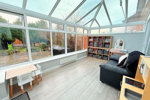 27 Arlescote Road, Solihull, B92 9HX