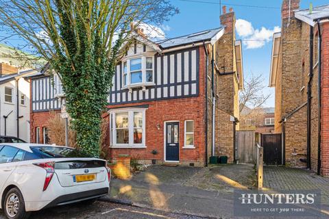 4 bedroom semi-detached house for sale, Greenford Road, Sutton