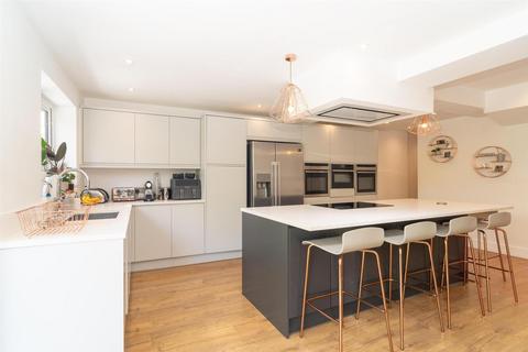 23 Oakwood Avenue, Borehamwood, WD6 1SP