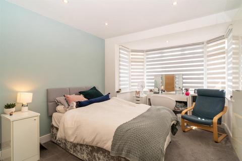 23 Oakwood Avenue, Borehamwood, WD6 1SP
