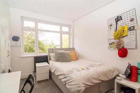 23 Oakwood Avenue, Borehamwood, WD6 1SP