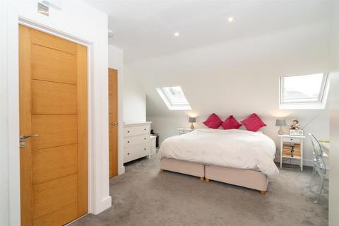 23 Oakwood Avenue, Borehamwood, WD6 1SP