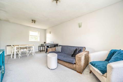 2 bedroom flat for sale, Busch Close, Isleworth TW7