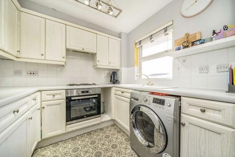 2 bedroom flat for sale, Busch Close, Isleworth TW7