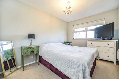 2 bedroom flat for sale, Busch Close, Isleworth TW7