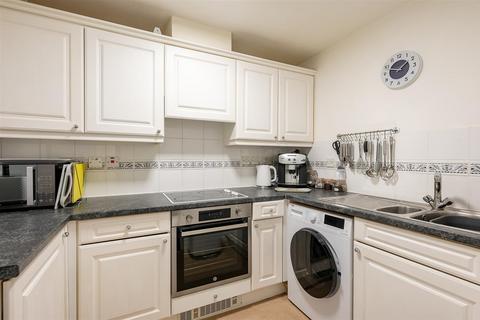 2 bedroom flat for sale, Queens Court, Fetter Lane, York, YO1 6EH