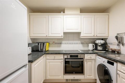 2 bedroom flat for sale, Queens Court, Fetter Lane, York, YO1 6EH