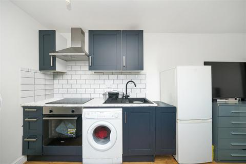 Studio for sale, Grosvenor Gardens, London NW2