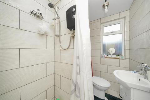 Studio for sale, Grosvenor Gardens, London NW2