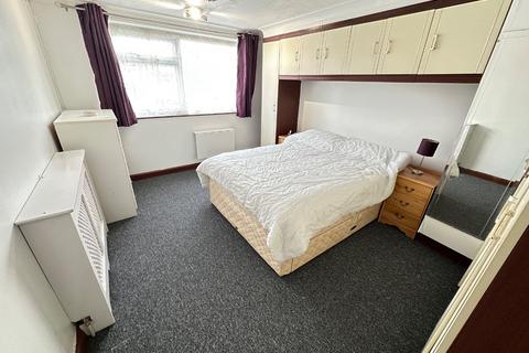 Studio to rent, 15 Plumpton Close, Luton, Bedfordshire, LU2