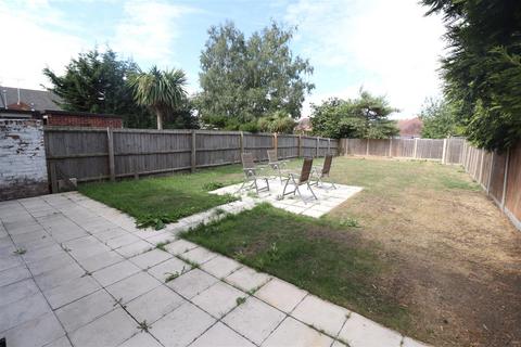 27 Blinco Road, Rushden, NN10 0EA