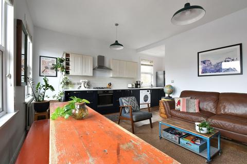 2 bedroom flat for sale, Rathfern Road, London, SE6 4NL