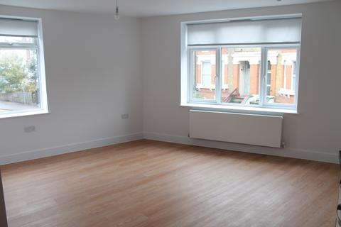 2 bedroom flat to rent, London E17