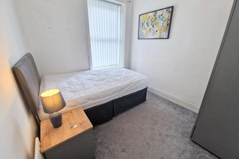 1 bedroom in a house share to rent, Croydon Road, Fenham NE4