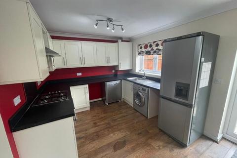 3 bedroom semi-detached house to rent, Chancellor Walk, Ipswich IP4