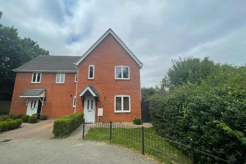 3 bedroom semi-detached house to rent, Chancellor Walk, Ipswich IP4