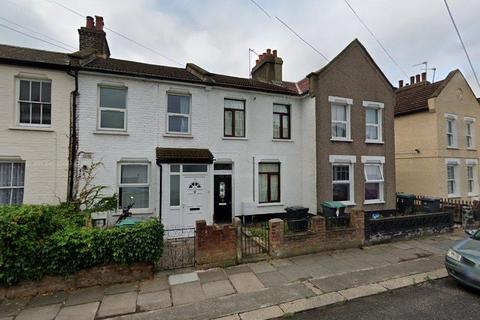 3 bedroom house to rent, Poynton Road, London