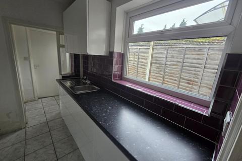 3 bedroom house to rent, Poynton Road, London