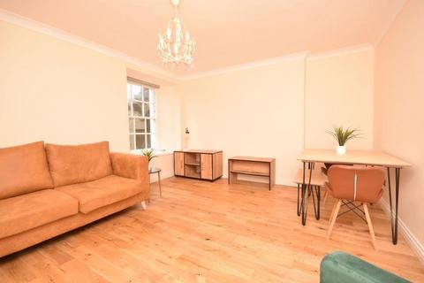 2 bedroom flat to rent, Canon Street, Canonmills, Edinburgh, EH3