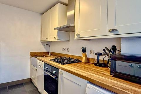 2 bedroom flat to rent, Canon Street, Canonmills, Edinburgh, EH3