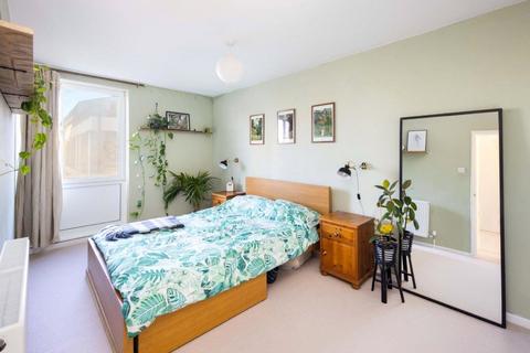 3 bedroom flat to rent, St. Stephens Road, Bow, London, E3