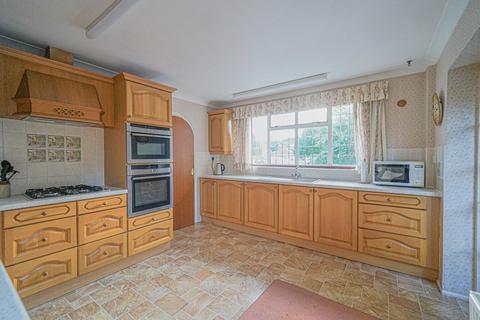 79 Dorridge Road, Dorridge, Solihull, B93 8BT
