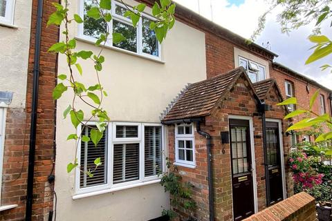 2 bedroom terraced house to rent, Creswell Row, Marlow SL7