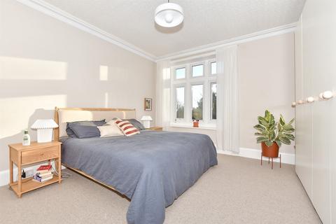 3 bedroom apartment for sale, Radnor Park West, Folkestone, Kent