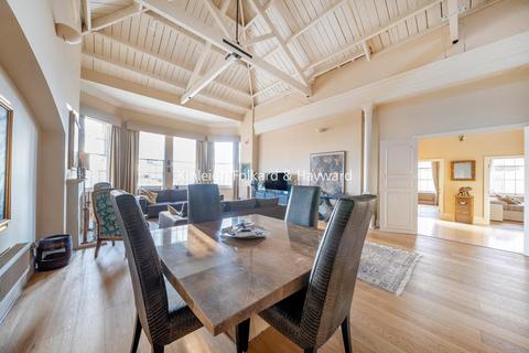 3 bedroom flat for sale, Royal Drive, Friern Barnet, London, N11