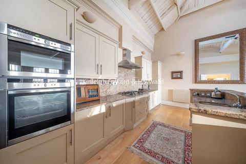 3 bedroom flat for sale, Royal Drive, Friern Barnet, London, N11