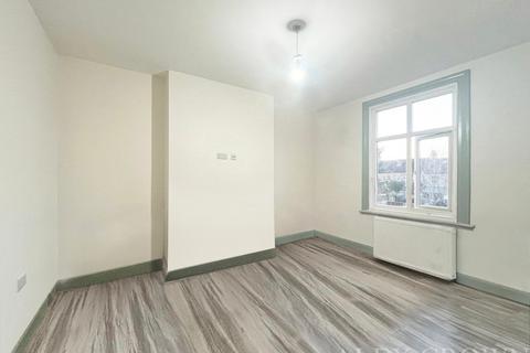 3 bedroom flat to rent, Cornwall Road, Harrow