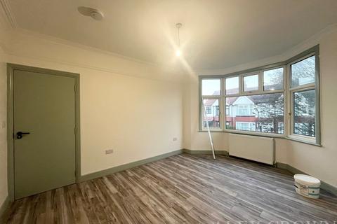 3 bedroom flat to rent, Cornwall Road, Harrow