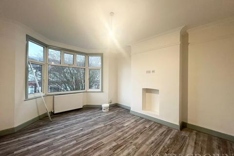 3 bedroom flat to rent, Cornwall Road, Harrow