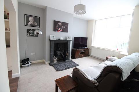 3 bedroom end of terrace house for sale, Westburn Avenue, Keighley, BD22