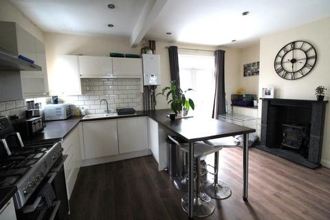 3 bedroom end of terrace house for sale, Westburn Avenue, Keighley, BD22