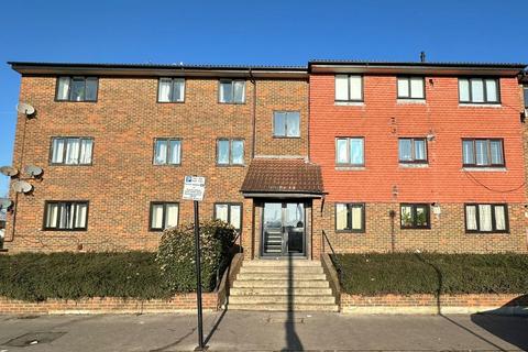 2 bedroom flat for sale, Flat 16 Meadowbridge Court, 99 Princess Road, Croydon, Surrey, CR0 2EY