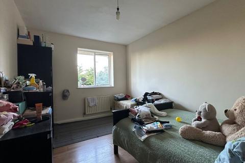 2 bedroom flat for sale, Flat 16 Meadowbridge Court, 99 Princess Road, Croydon, Surrey, CR0 2EY