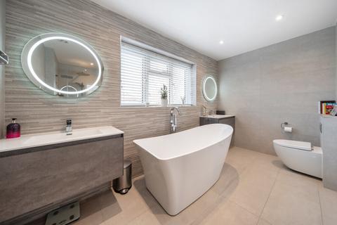 24 High Beeches, Gerrards Cross, SL9 7HX