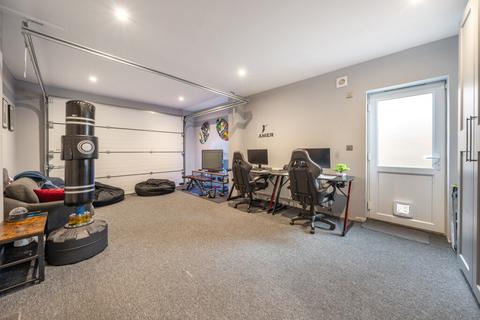 24 High Beeches, Gerrards Cross, SL9 7HX