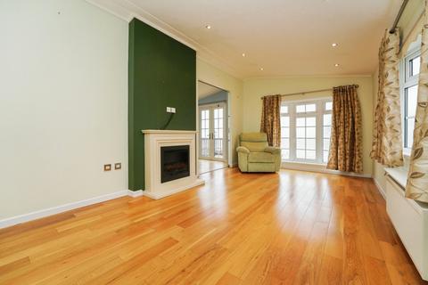undefined, Tewkesbury, Gloucestershire, GL20