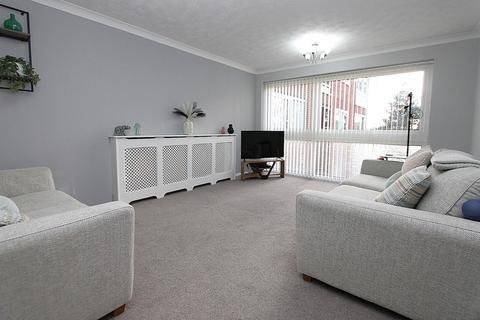 2 bedroom flat for sale, Ingatestone Drive, Stourbridge DY8