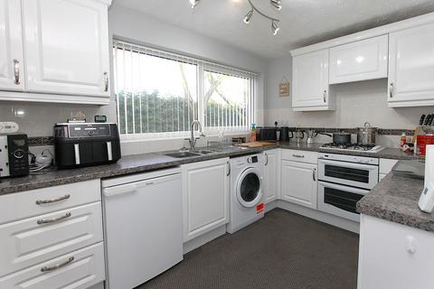 2 bedroom flat for sale, Ingatestone Drive, Stourbridge DY8