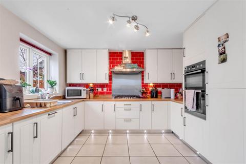 4 bedroom detached house for sale, Codling Road, Evesham