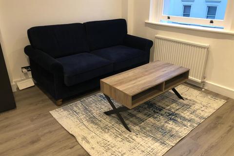 Studio to rent, Gloucester Terrace, London