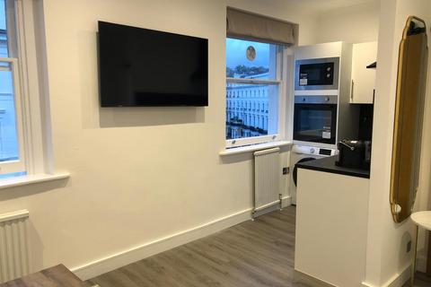 Studio to rent, Gloucester Terrace, London