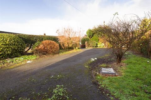 2 bedroom detached bungalow for sale, Queens Close, Oswestry, SY11