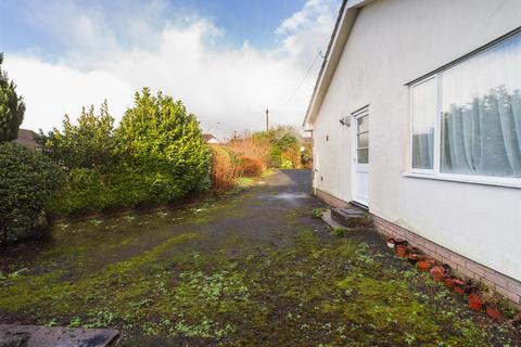 2 bedroom detached bungalow for sale, Queens Close, Oswestry, SY11