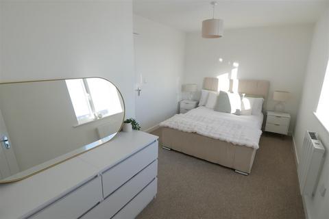 2 bedroom flat to rent, Viceroy View, Churwell, Leeds