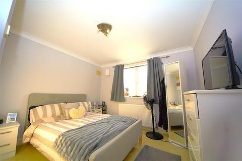 1 bedroom flat to rent, Lydford Road, Willesden, NW2